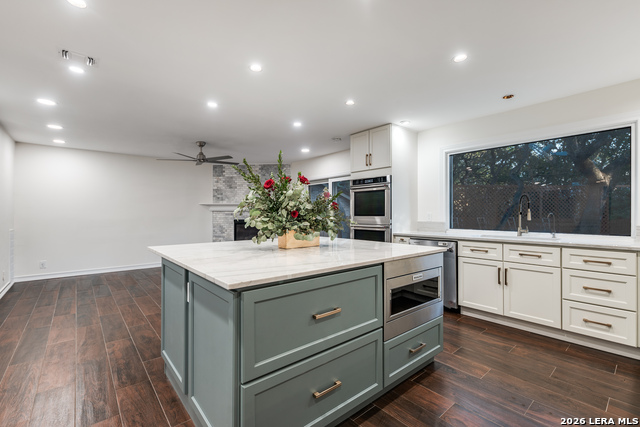 Image 11 of 28 For 12535 Elm Manor