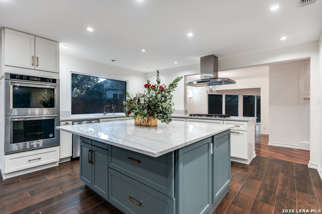 Image 2 of 28 For 12535 Elm Manor