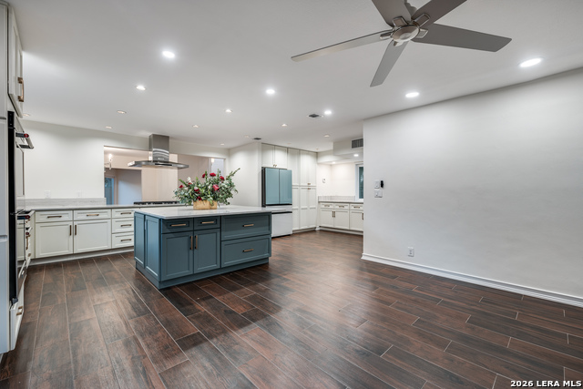 Image 8 of 28 For 12535 Elm Manor