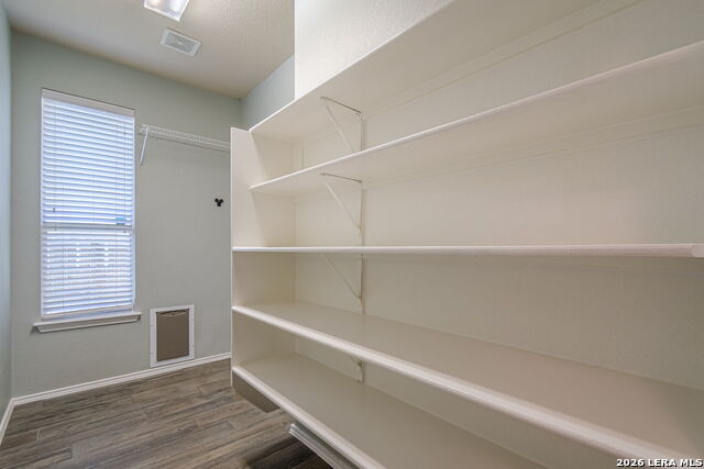 Image 21 of 44 For 762 Andora  