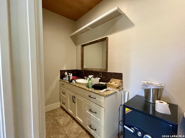 Image 24 of 49 For 1440 Klein Rd W