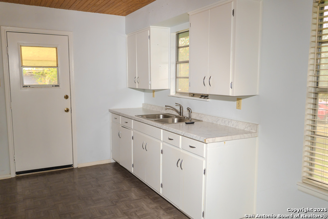 Image 7 of 19 For 4707 Erin  