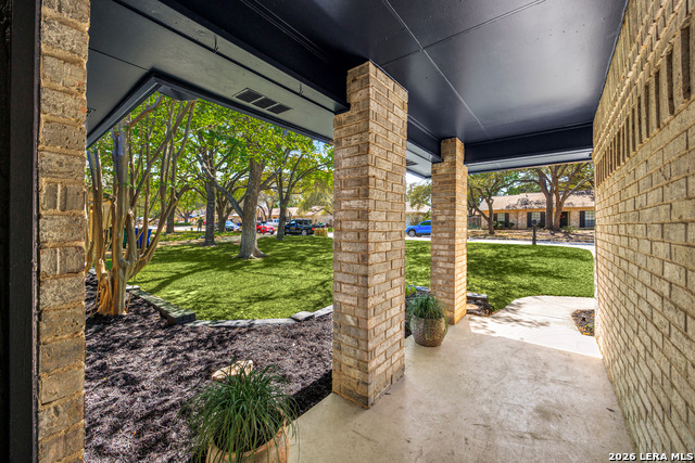 Listing photo id 3 for 14219 Chadbourne