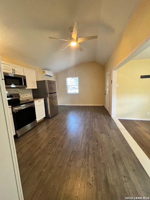 Image 43 of 51 For 166 Big Oak Dr