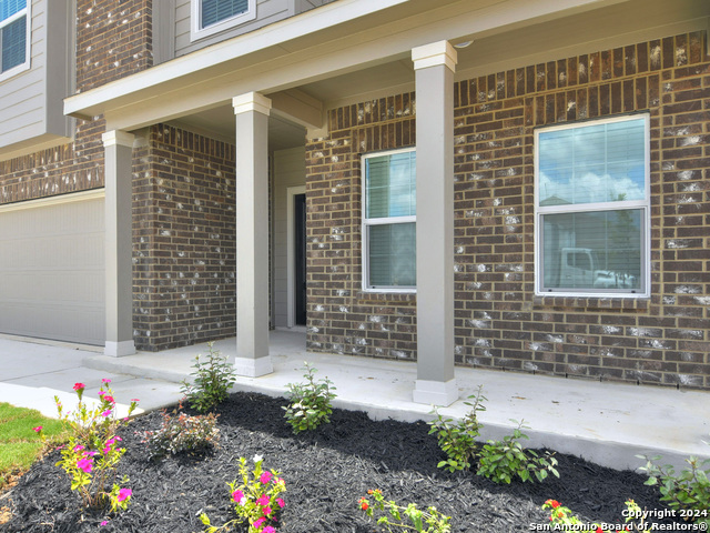 Image 3 of 51 For 5332 Saunter