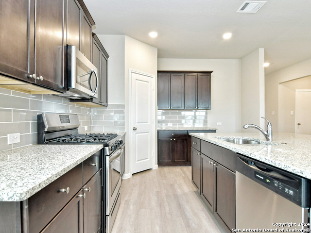 Image 9 of 51 For 5332 Saunter