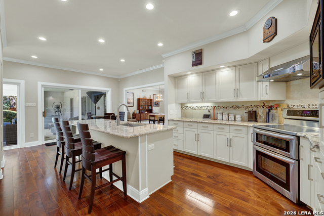 Image 17 of 46 For 8 Trophy  