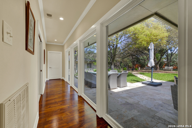 Image 21 of 46 For 8 Trophy  