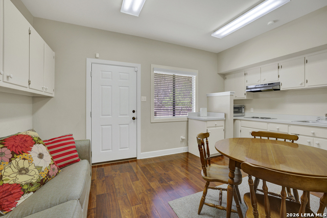 Image 31 of 46 For 8 Trophy  