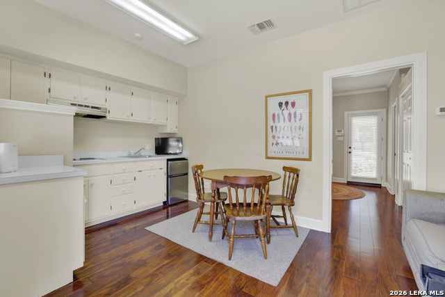 Image 33 of 46 For 8 Trophy  