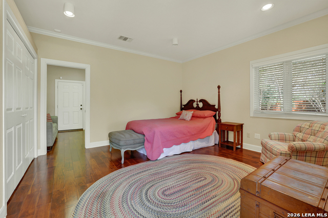 Image 35 of 46 For 8 Trophy  