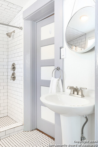 Image 17 of 20 For 131 Klein St  1