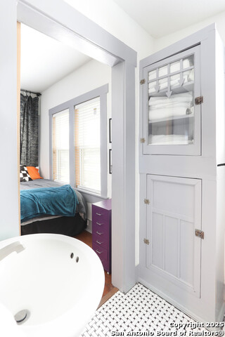 Image 18 of 20 For 131 Klein St  1