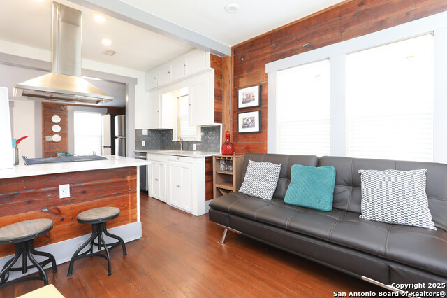 Image 5 of 20 For 131 Klein St  1