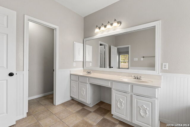 Image 30 of 43 For 1641 Ebony  