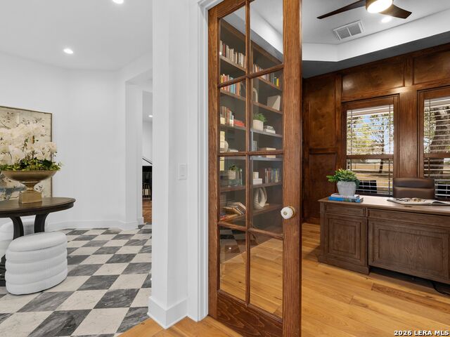 Listing photo id 25 for 676 Highgate Dr