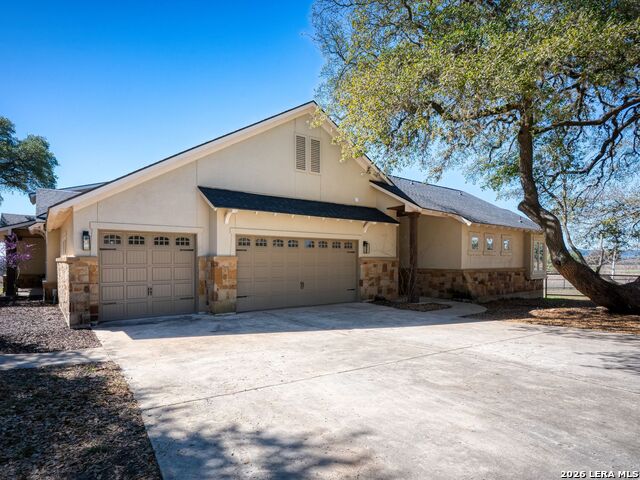 Listing photo id 1 for 676 Highgate Dr