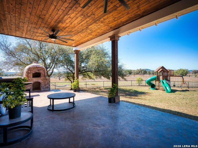 Listing photo id 33 for 676 Highgate Dr