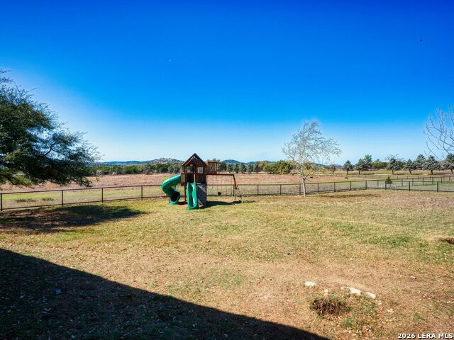 Listing photo id 35 for 676 Highgate Dr