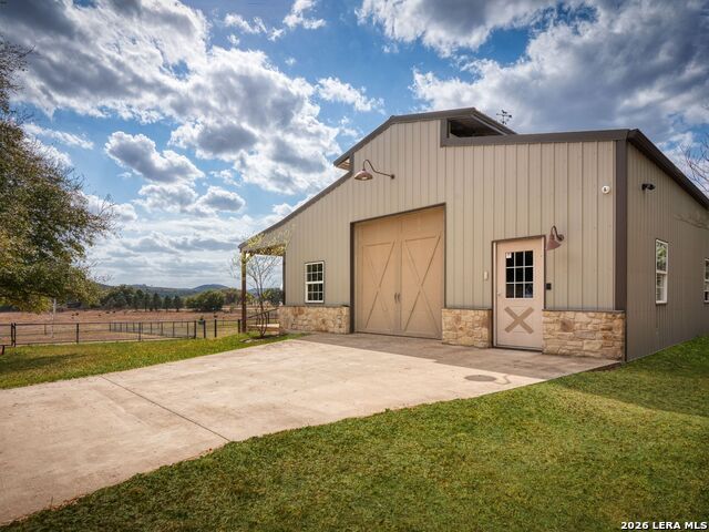 Listing photo id 37 for 676 Highgate Dr