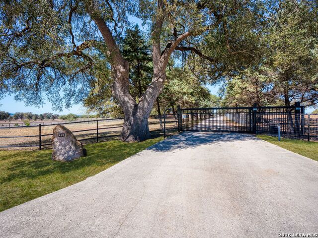 Listing photo id 45 for 676 Highgate Dr