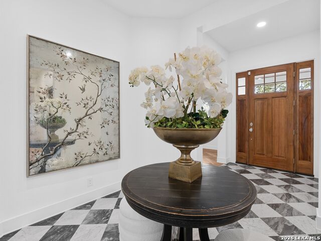 Listing photo id 3 for 676 Highgate Dr