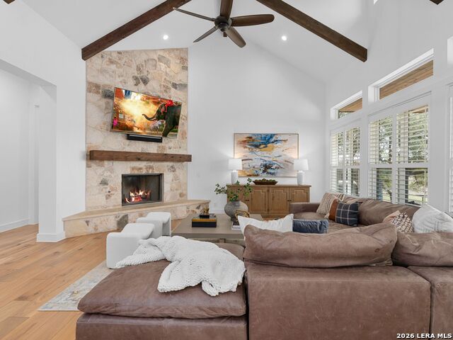 Listing photo id 5 for 676 Highgate Dr