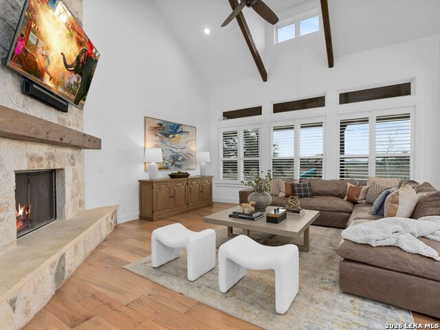 Listing photo id 7 for 676 Highgate Dr