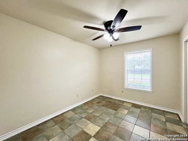 Listing photo id 12 for 10254 Dover Ridge  401