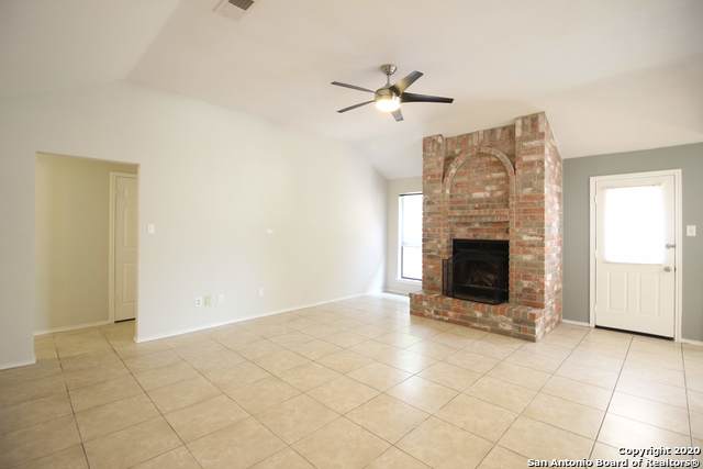 Image 3 of 21 For 1023 Hedgestone Dr