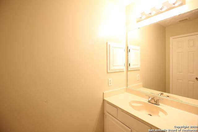 Image 8 of 21 For 1023 Hedgestone Dr