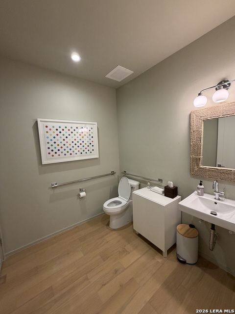 Image 4 of 8 For 2222 Breezewood Dr  103