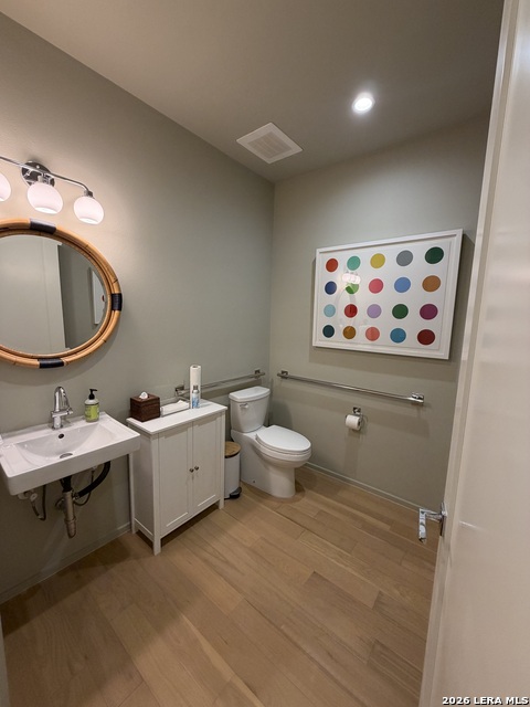 Image 5 of 8 For 2222 Breezewood Dr  103