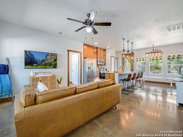 Image 5 of 63 For 6766 Spring Branch Road