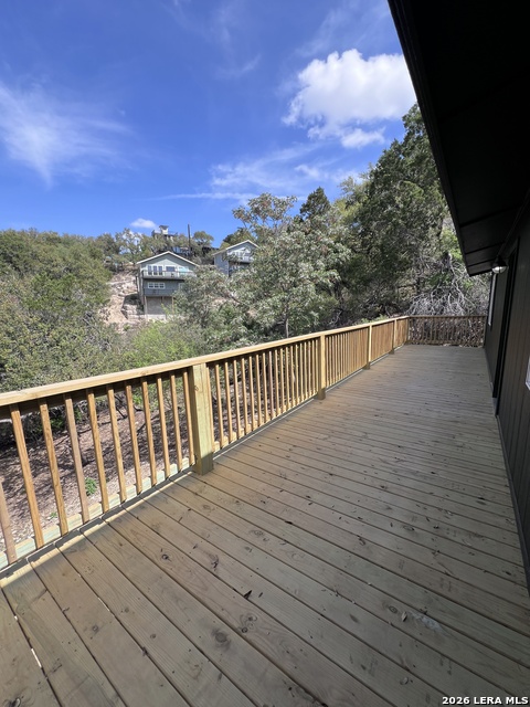 Listing photo id 11 for 1156 Deerwood