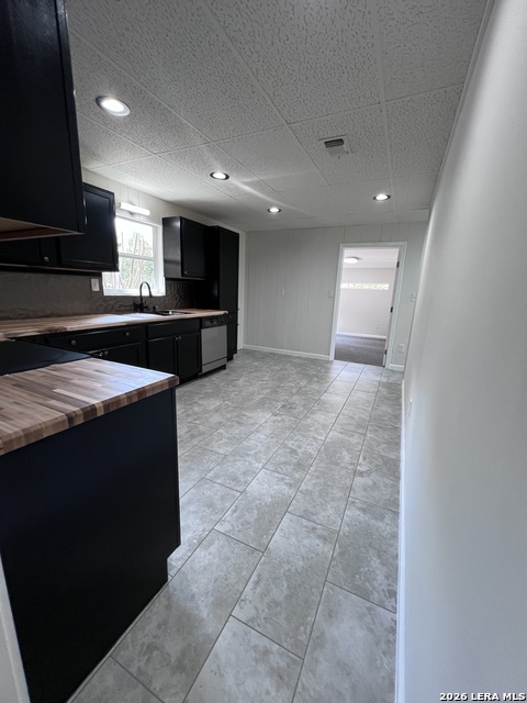 Listing photo id 12 for 1156 Deerwood