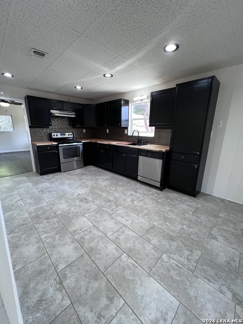 Listing photo id 13 for 1156 Deerwood