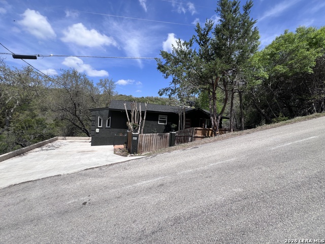 Listing photo id 0 for 1156 Deerwood