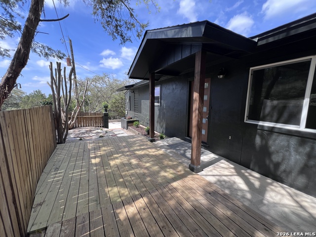 Listing photo id 2 for 1156 Deerwood