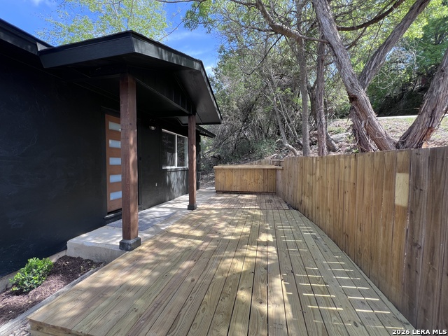 Listing photo id 3 for 1156 Deerwood