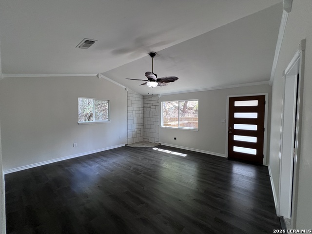 Listing photo id 4 for 1156 Deerwood