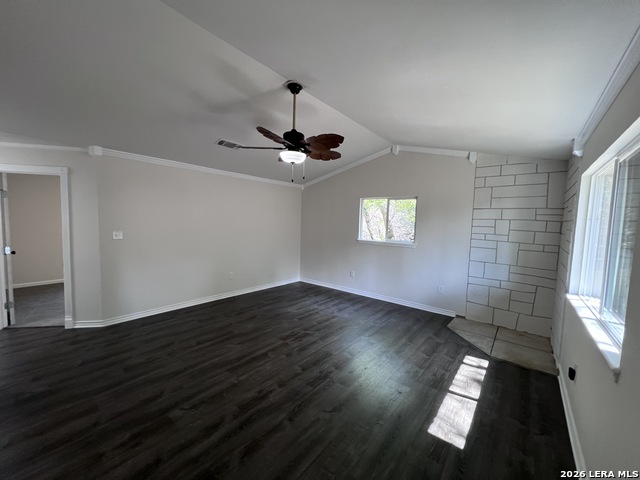 Listing photo id 5 for 1156 Deerwood