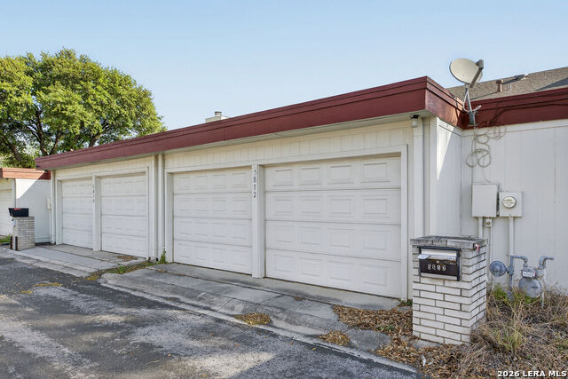 Image 34 of 36 For 5812 Royal  