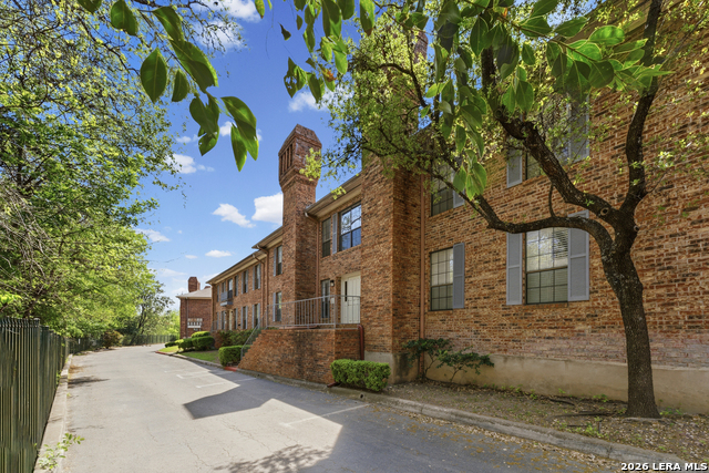 Image 19 of 27 For 5359 Fredericksburg  305