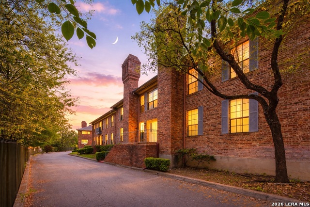 Image 21 of 27 For 5359 Fredericksburg  305