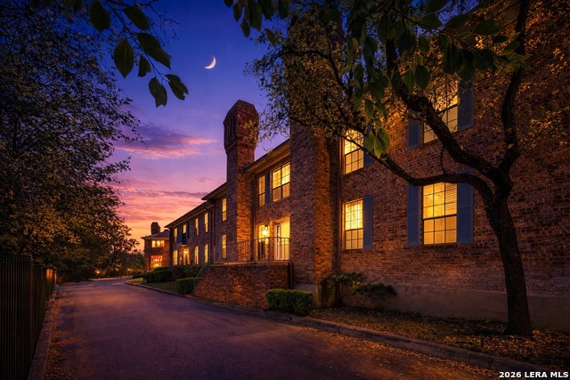 Image 22 of 27 For 5359 Fredericksburg  305