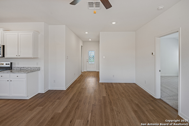 Image 3 of 32 For 16044 Imes Way