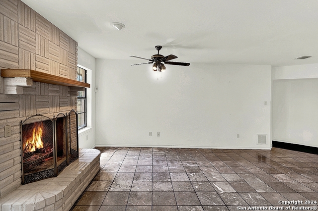 Image 10 of 41 For 902 Eagle Creek Dr.