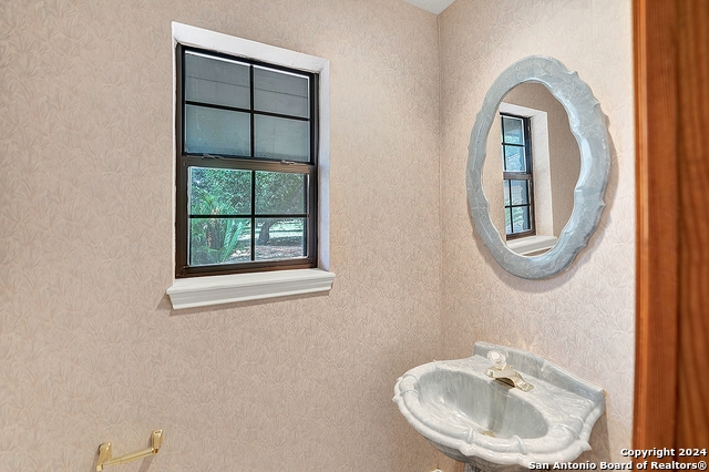 Image 20 of 41 For 902 Eagle Creek Dr.