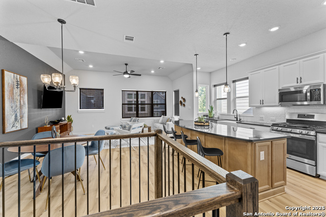 Image 14 of 43 For 5843 Whitby Rd #6